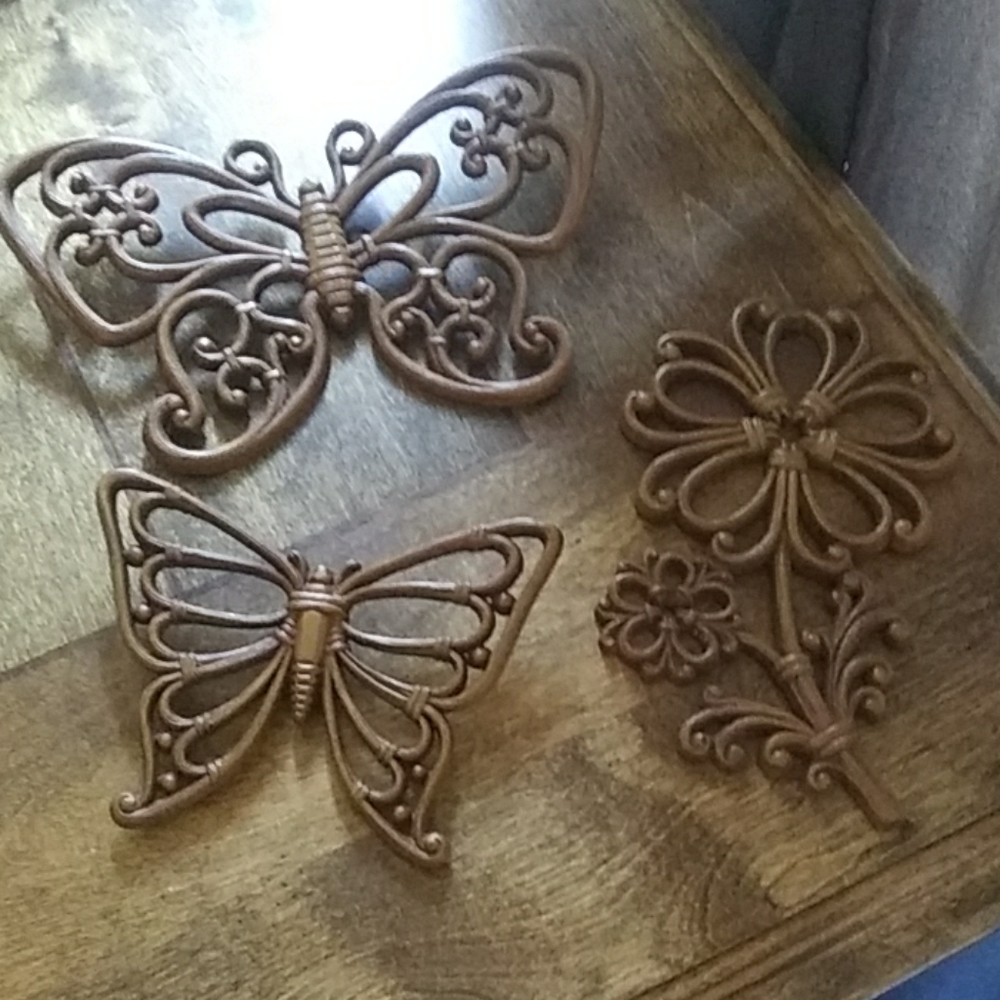 Faux wood wall decor Butyerflys and Flower